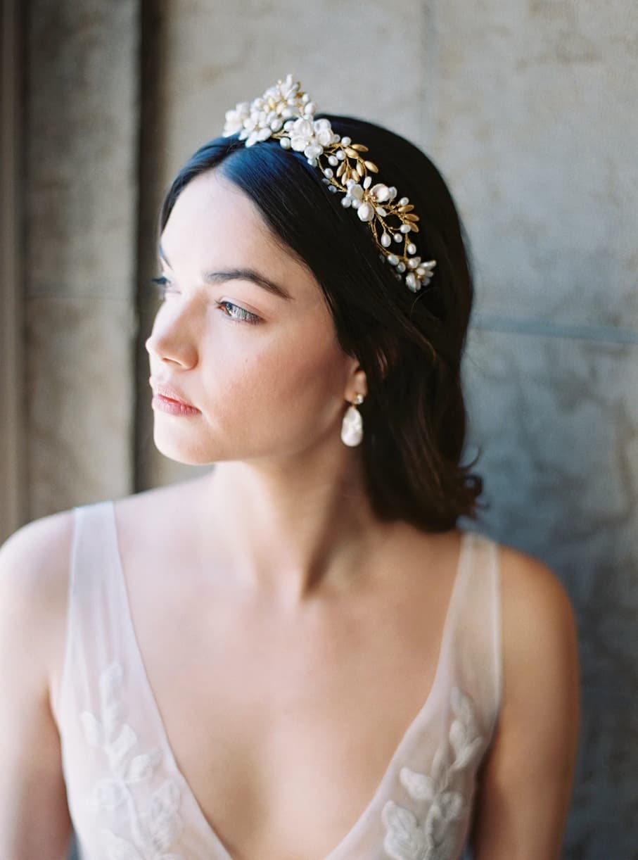 How to Choose a Bridal Crown As the Epitome of Elegance and Luxury?