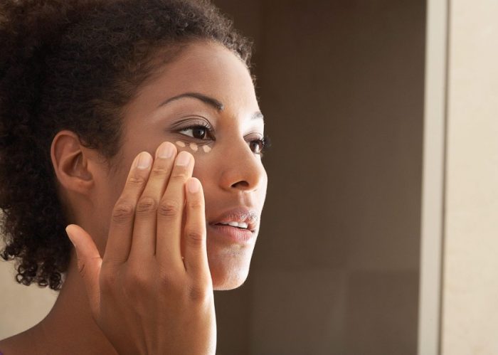 woman applying chemical free face primer